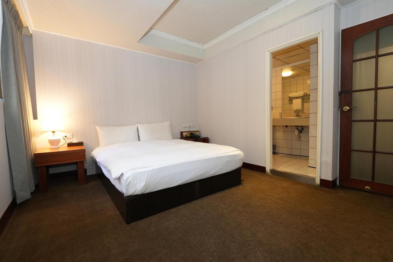 Meworld Hotel - Sanchong Taipei Extérieur photo