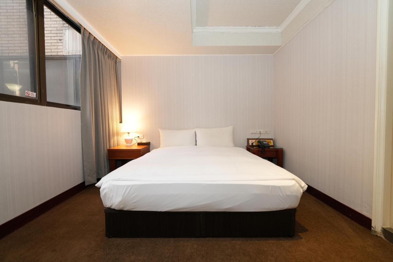 Meworld Hotel - Sanchong Taipei Extérieur photo