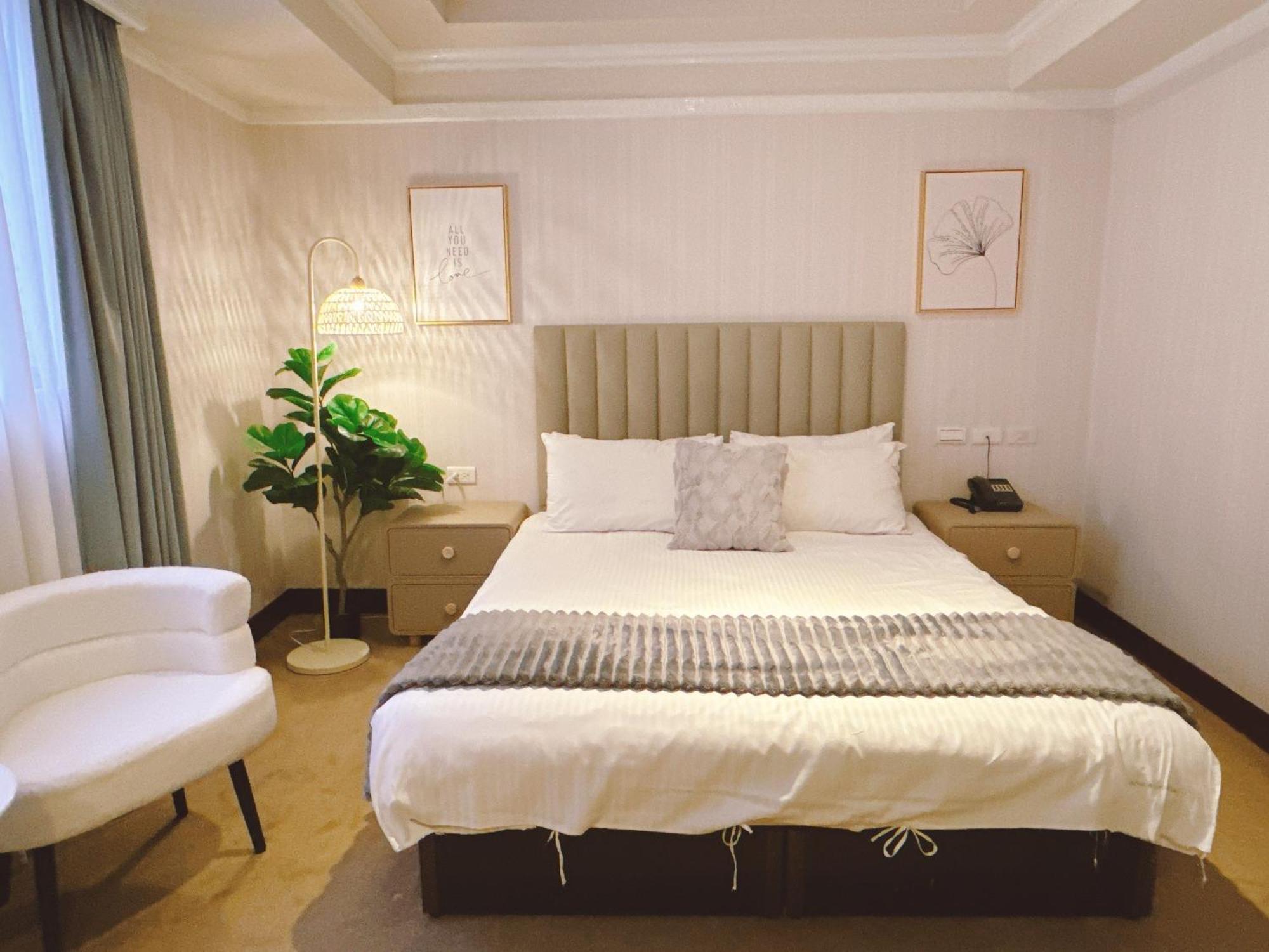 Meworld Hotel - Sanchong Taipei Extérieur photo