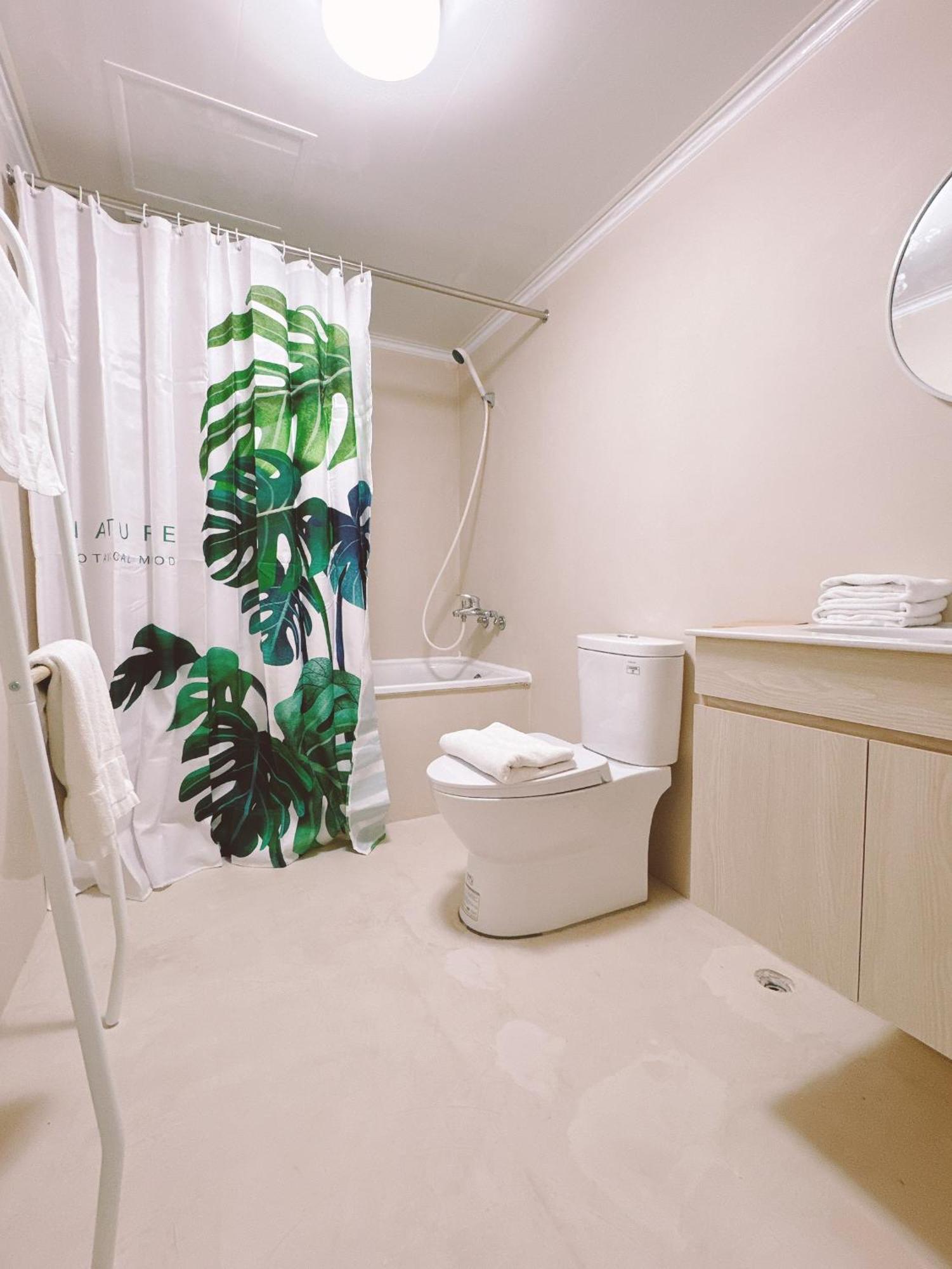Meworld Hotel - Sanchong Taipei Extérieur photo